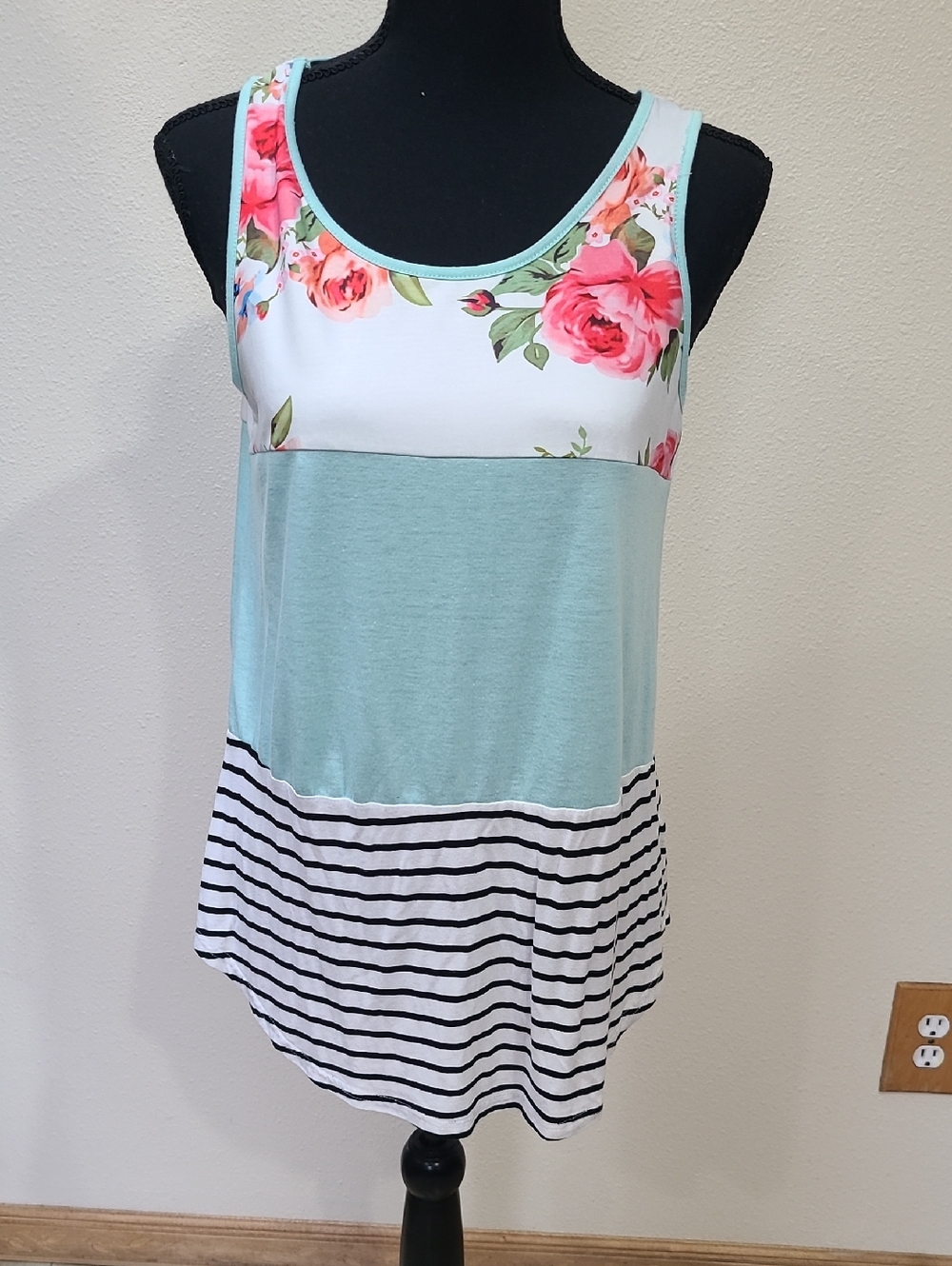 Floral Block-Stripe Tank Top in Mint and Pink Ptp Approx 17 Inches